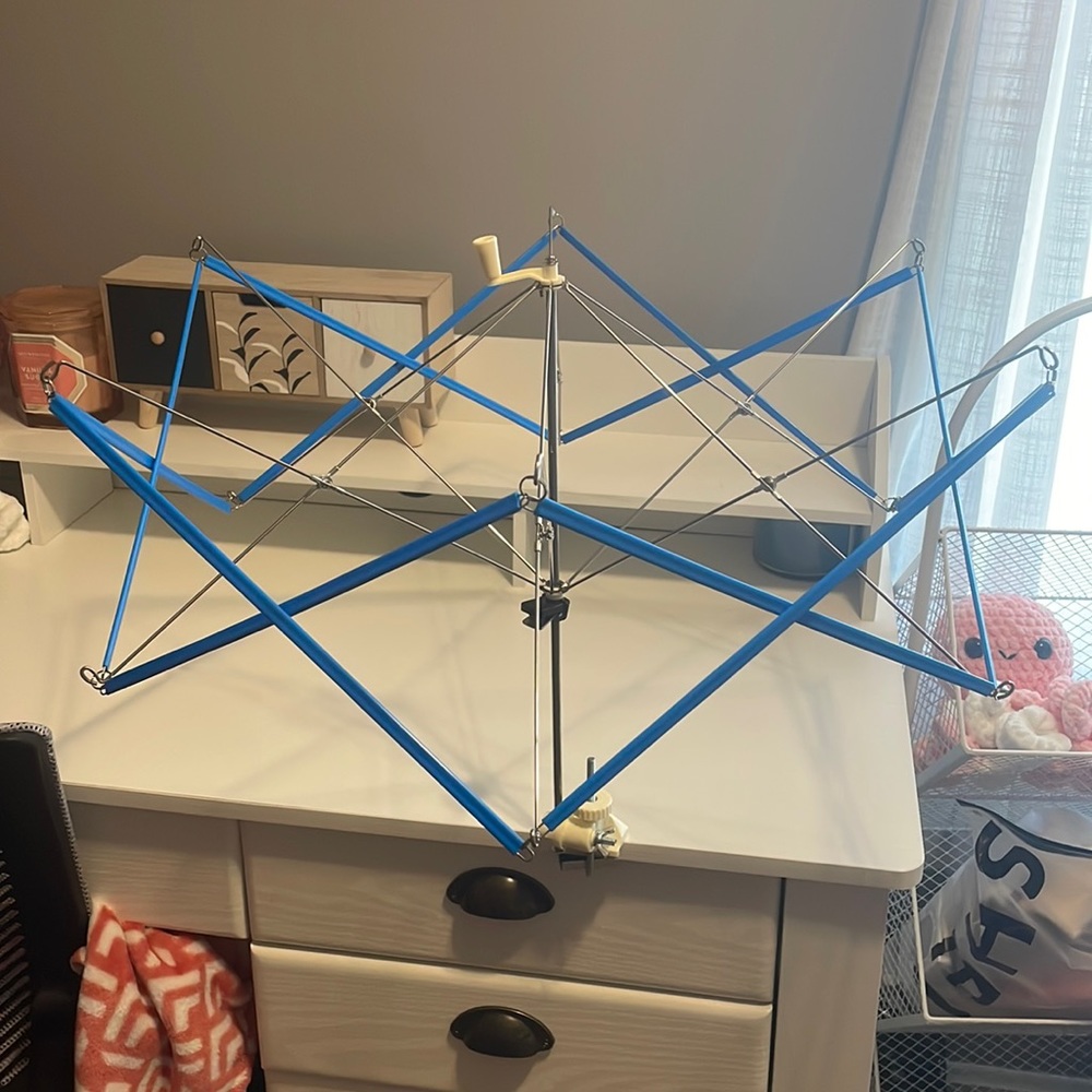 yarn skein holder